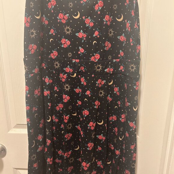 Hot Topic Roses & Celestial Bodies Strappy Back Mini Dress Plus Size 2X - Picture 4 of 7